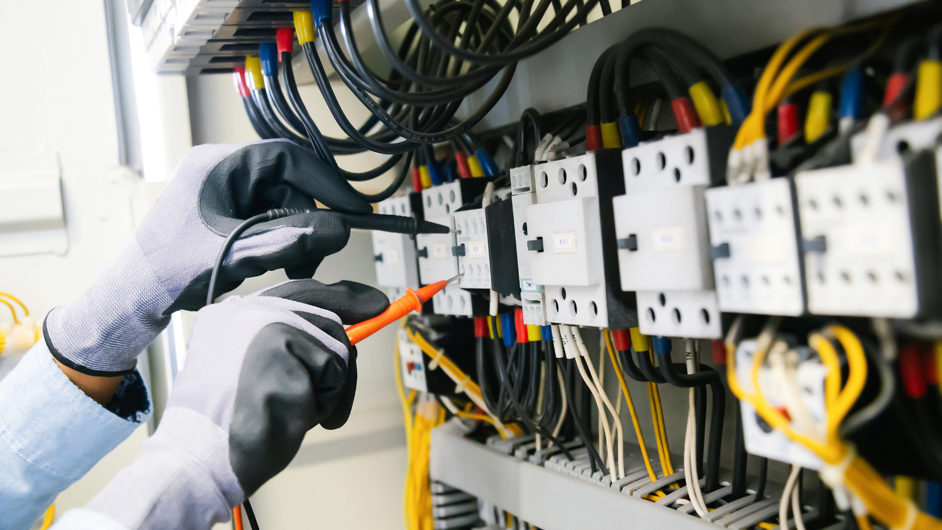 Why Is My Power Flickering? 6 Electrical Problems Worth Investigating 