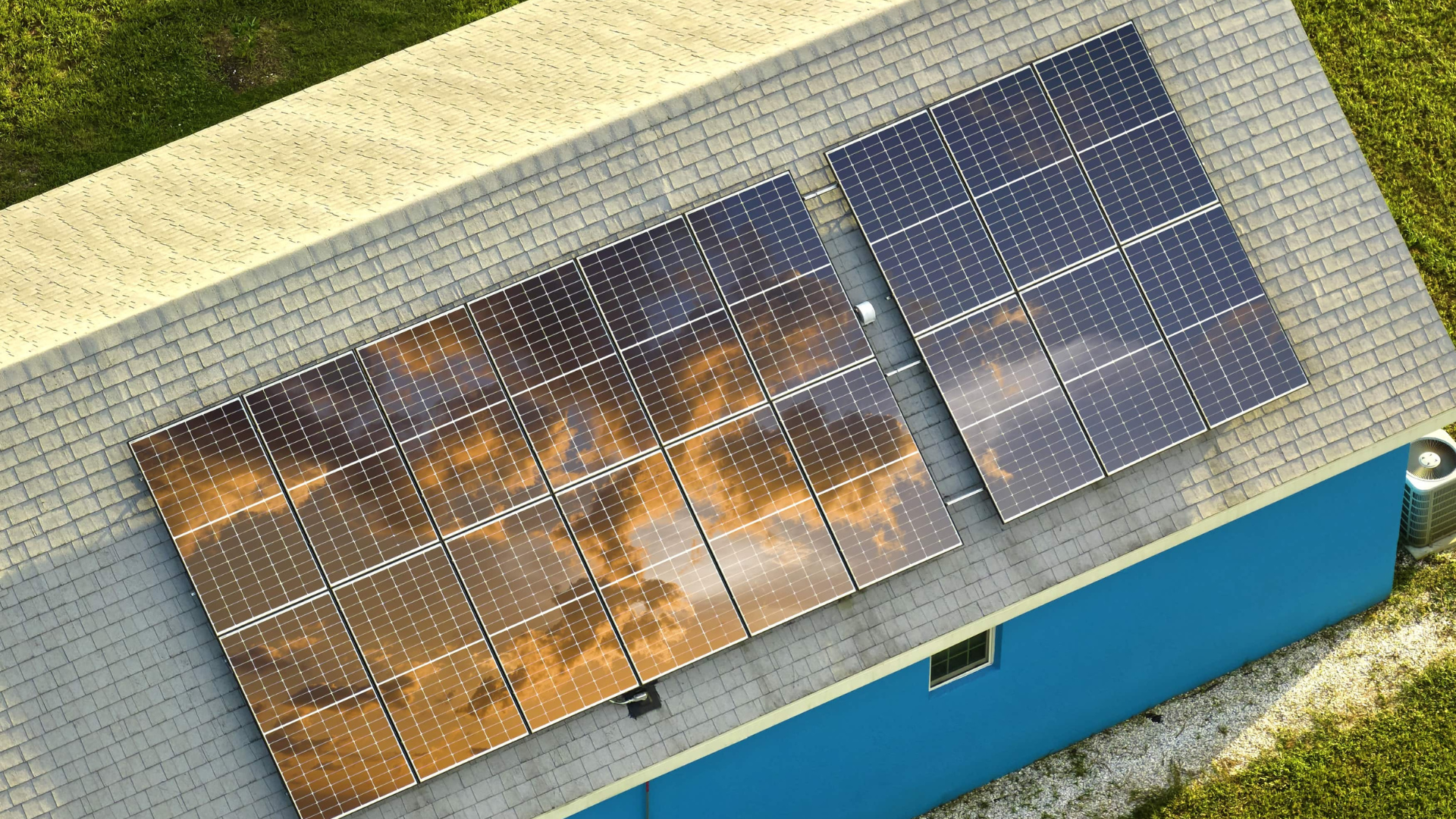 The Solar-Air Conditioning Paradox: Why the Hottest Days Can Also Be Your Best Solar Days